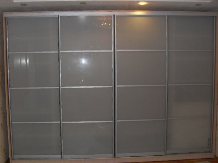 Комбинированный шкаф купе с непрозрачным стеклом