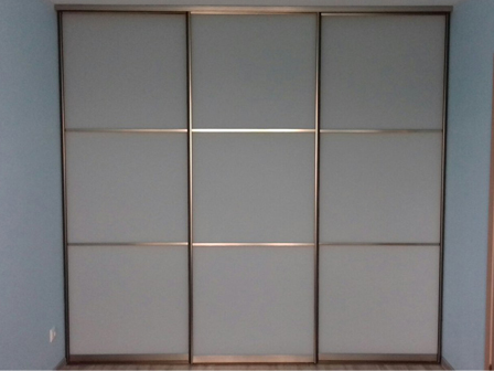 Комбинированный шкаф купе с матовым стеклом 00302