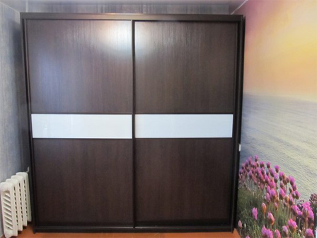 Комбинированный шкаф купе темно-коричневый в спальню