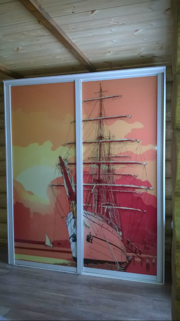 Шкаф купе с изображением корабля