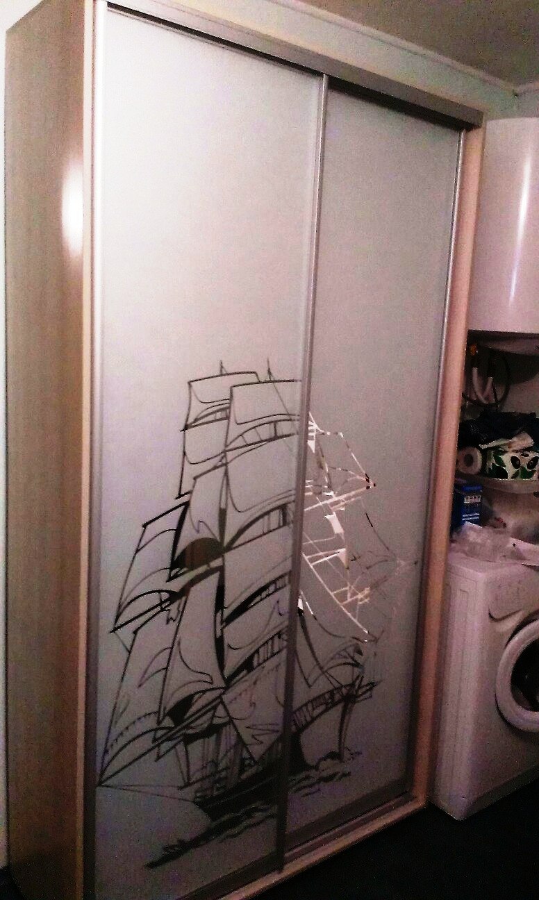 Шкаф купе с пескоструйным рисунком корабля 