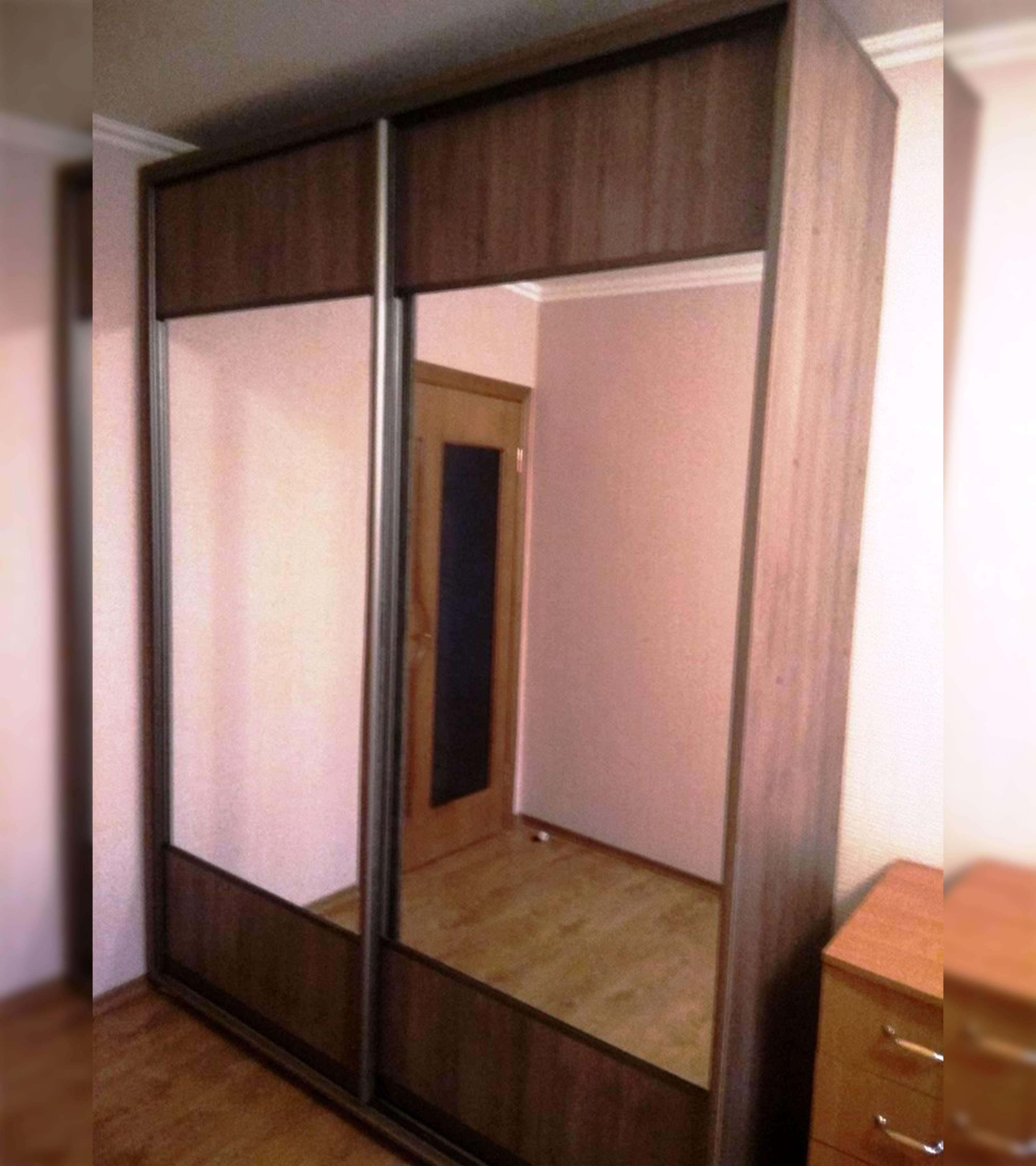 Комбинированный шкаф купе с зеркалами 
